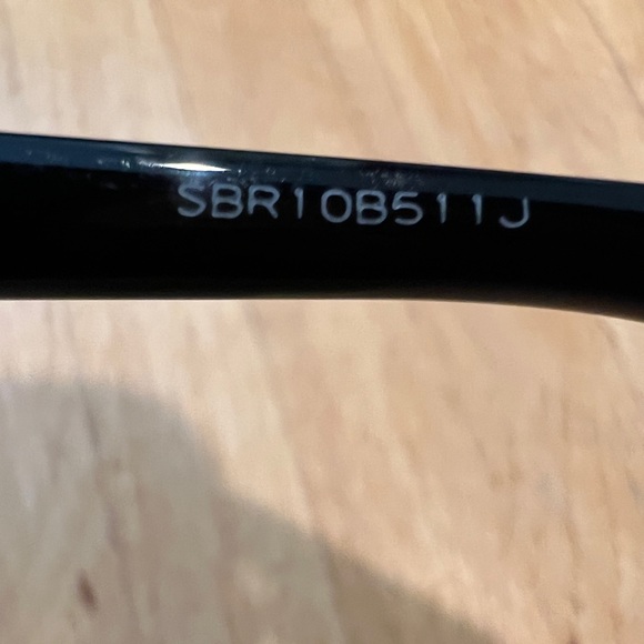 Like new Christian Dior sunglasses. Worn only 3 times. - Picture 10 of 11